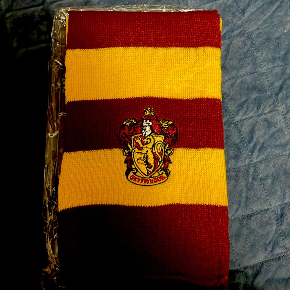 Harry Potter gryffindor scarf